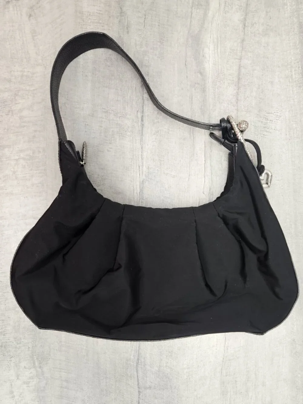 BRIGHTON HOBO PURSE BLACK MICROFIBER & CROC EMBOSSED PLEATHER SILVER HEART